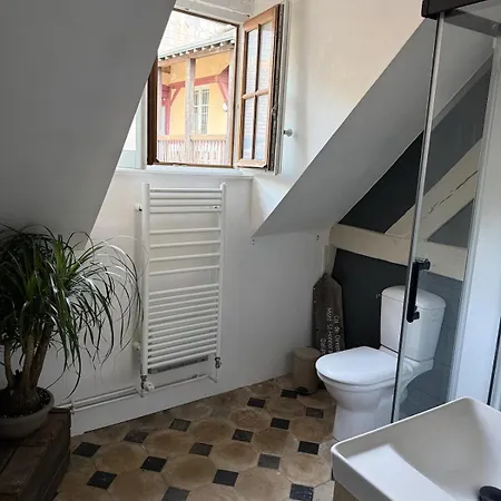 La Maison D'artiste Familiale Apartman